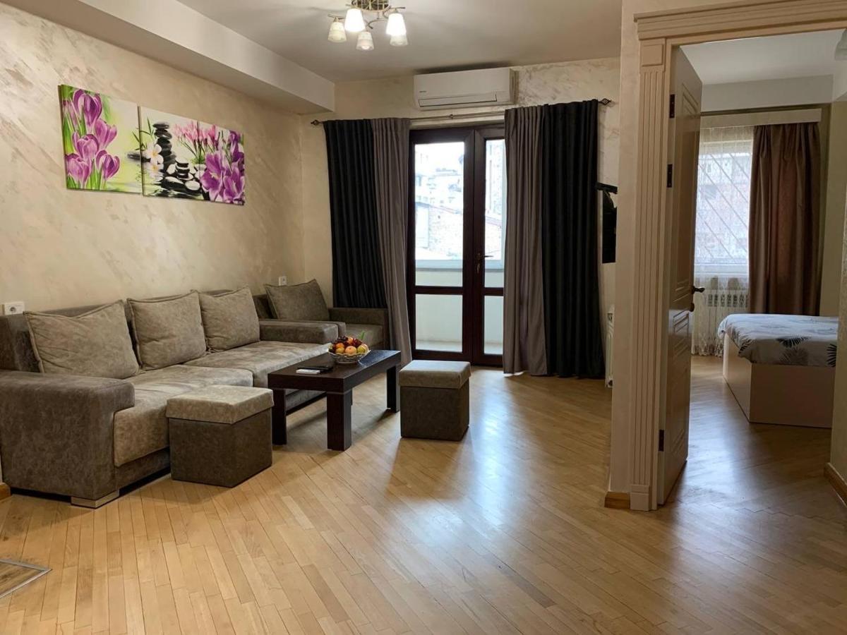 Comfortable Apartment In Center Erivan Exterior foto